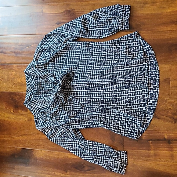 Banana Republic Tops - Banana Republic Tie Neck Houndstooth Print Blouse